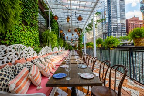 Brunch downtown chicago. This greenhouse-inspired space is perfect for enjoying specialty coffees, fresh juices, sandwiches, pastries and decadent desserts served daily. Everyday: 6:00 AM-1:00 PM. Dress Code: Casual. Phone: +1 312-573 … 