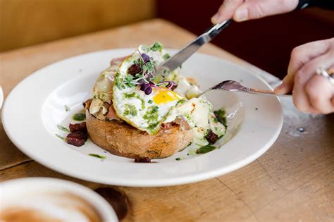 Brunch newport ri. Sunday. Brunch Menu. Spend your Sunday Funday at Zeldas! Our menu offers fresh farm eggs, zesty salads, juicy burgers...and of course specialty cocktails to wash it all down. … 