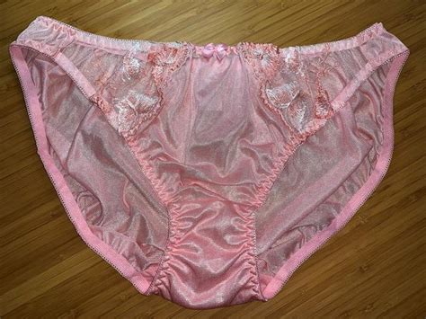 Brunette panty pics. Samples from VintagePantyFetish.com the home of Retro Videos and Slideshows Available now in all Genres including classic, retro, voyeur and vintage panties, upskirts, garters, nylons, high heels, leg shows, shapewear, corset and girdles, public upskirts, flashing, sports panties, tennis, cheerleaders, uniforms, voyeur upskirts and many more 