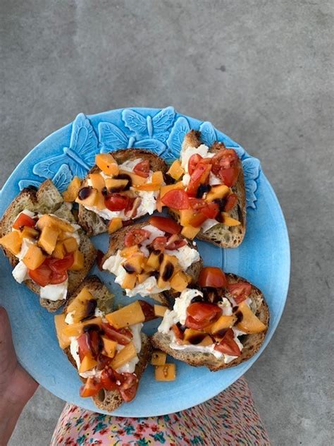 Bruschetta  tillsammans nektarin  samt chèvre!