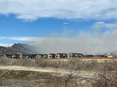Brush fire breaks out in Jefferson County along hogback south of I-70 as wind whips Denver