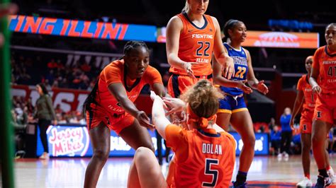 Bryant’s career-high 32 points jumpstarts No. 23 Illini women past Moorehead State 81-61