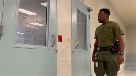 Click here for general information about charges, bond, the arrest process and visiting and phoning incarcerated inmates in any Broward Sheriff's Office jail. For information on specific court cases, please consult the Broward County Clerk of the Courts web site by clicking here.. 