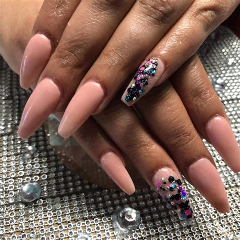 Btartbox nails. Valentine’s Day is a special occasion when you want to look your best and impress your loved one. One way to add some extra romance to your date night is with Valentine nails. Whether you prefer bold and bright or subtle and sweet, here are... 