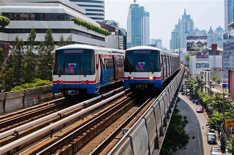 The BTS Skytrain is a crucial component of Bangkok’s public transportation infrastructure. Since its launch in 1999, it has provided a convenient solution to navigate the city, significantly easing traffic congestion and offering connectivity across the city’s important districts via its Sukhumvit and Silom lines.. 