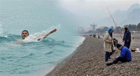 Bu Görüntüler Bugün Çekildi! Kış Ortasında Deniz Keyfi: Deniz, Havadan Daha Sıcak