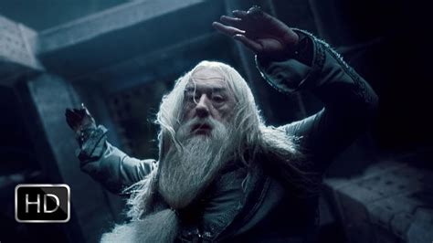 Bu amaçla, Dumbledore eski bir dostu Harry Potter ve Melez Prens izle ve meslektaşı olan, çok önemli bilgilere sahip olduğunu düşündüğü Profesör Horace Slughorn'u görevlendirir.