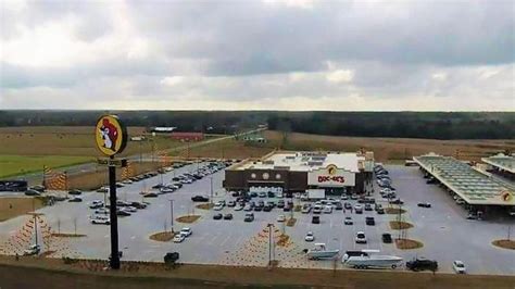 Shoppers at Buc-ee's in Leeds On Apri