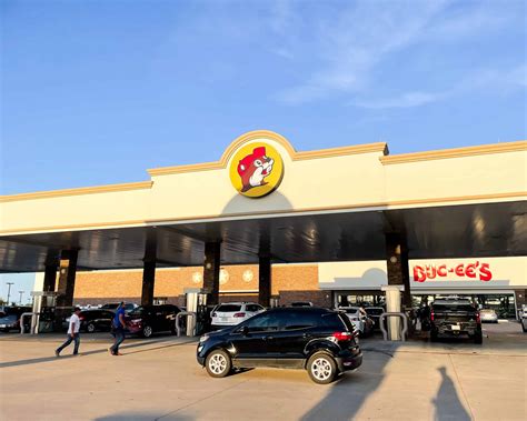 Buc-ee’s carries a wide range of merchandise, including clothing, Texas-themed souvenirs, home decor and toys. Yelp reviewers state that some of the products are similar to the goo...