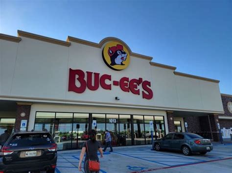 April 6, 2022. Buc-ee ‘s will unveil its newest travel center in Richmond, Kentucky, on April 19. Located at 1013 Buc-ee’s Boulevard, the northeast corner of I-75 and Duncannon Lane, Buc-ee .... 