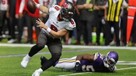 Buccaneers top Vikings 20-17 as Baker Mayfield finishes strong in his debut