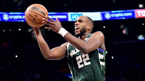 Bucks’ Middleton remains limited in practice, but he’s optimistic about starting the season on time