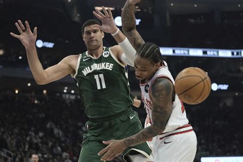 Bucks wrap up top seed in NBA with 105-92 victory over Bulls