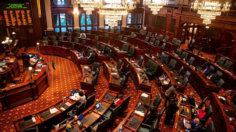 Budget, Bears, Chicago school board and ethics: Illinois legislators face busy agenda in spring session’s final week