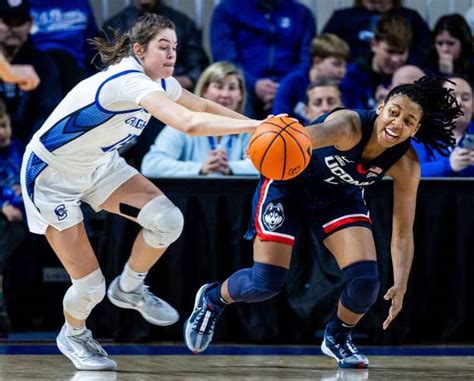 Buecker’s 24 leads No. 12 UConn women to an easy 94-50 Big East win over No. 21 Creighton