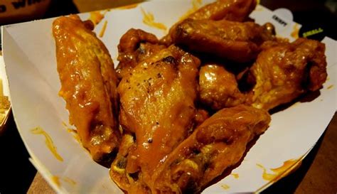 Buffalo wild wings birmingham reviews. We enjoyed our recent experience at this outlet of Buffalo Wild Wings in Birmingham. AL. After checking out a couple of dinner restaurants that had 1 1/2 hour waits for a table on Saturday night we saw this Buffalo Wild Wing and decided to have dinner there. We were surprised that the restaurant was only about 1/3rd full with numerous … 