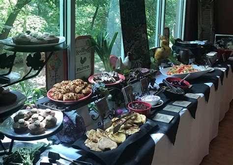 Buffet in austin. When it comes to hosting a party, there’s no doubt that food is a major part of the equation. But if you’re looking for something different than the traditional sit-down dinner, bu... 