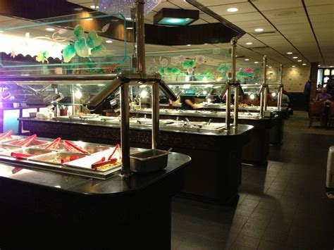 Buffets around my location. KFC locations that offer an all-you-can-eat buffet typically serve the same foods that are on the regular menu, including main courses such as friend chicken and sides such as mash... 