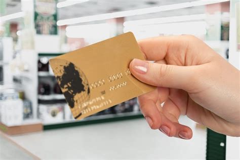 Build Credit by Using the Right Prepaid Credit Cards
