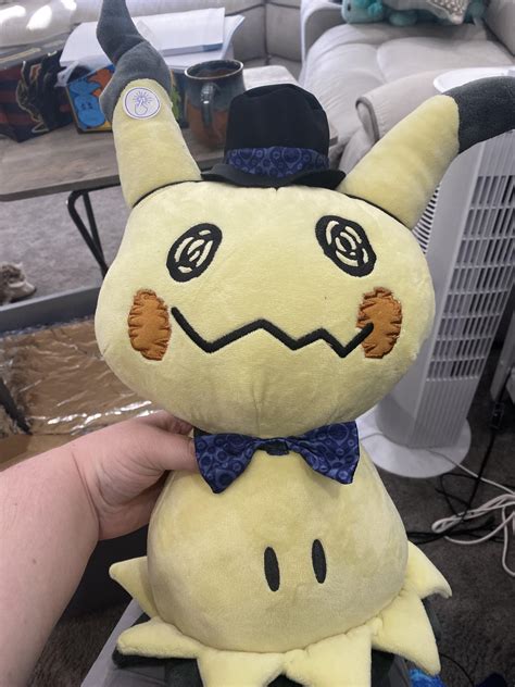 Build a bear mimikyu plush came in today! He’s so dapper! r/pokeplush