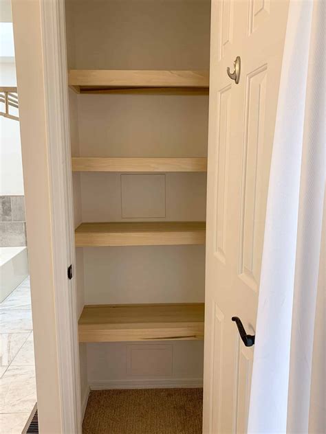Building closet shelves. It could only be 20 or 22 inches (51 or 56 centimeters) deep instead of 24. Most experts recommend a shelf depth of 12 inches (about 30.4 centimeters) for reach-in closets not deeper than 26 inches or 66 centimeters. If the closet’s depth exceeds 26 inches, craftspeople can build 16-inch-deep shelves (40.1 centimeters). 