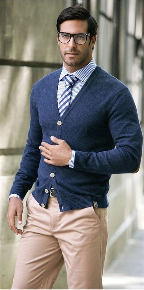Buisness casual men. Jan 14, 2020 · Shirt: Even at business casual meetings, buttoned-up and collared shirts should be pressed and tucked-in. Pants: Chinos or smart trousers are fine. If jeans are acceptable, opt for straight-cut dark denim with no rips. Shoes: If you can, Chelsea boots or brogues in leather, suede, black, or brown are great. 