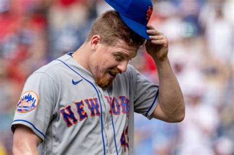 Bumbling Mets implode in the 8th inning, suffer stunning 7-6 loss to the Phillies