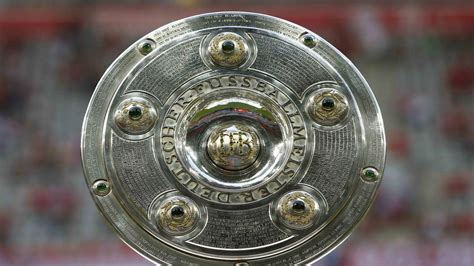 Bundesliga title race heats up with Dortmund top, not Bayern