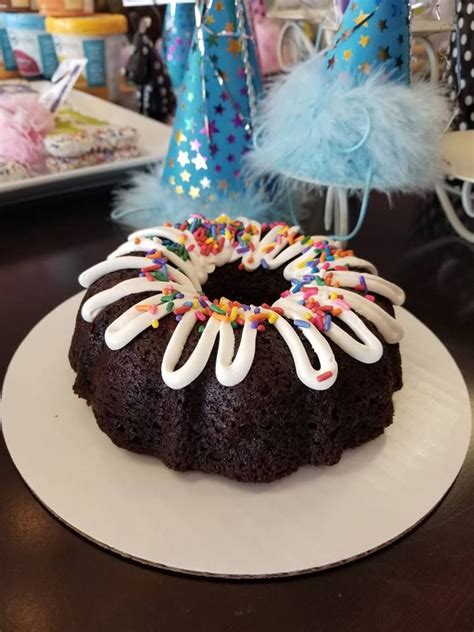 Bundt cake waco. DALLAS, Texas (KWTX) - Nothing Bundt Cakes is helping celebrate OREO’s 111th birthday with a cake giveaway at all locations across North America. The first 111 guests at each bakery at 1:11 p.m ... 