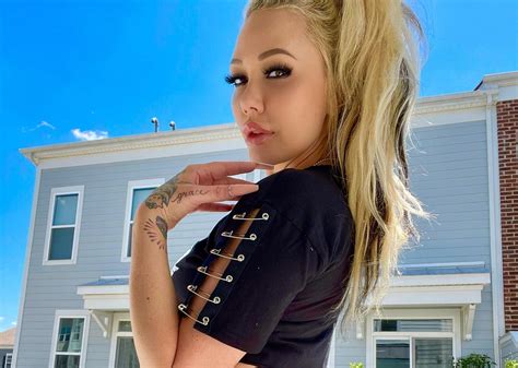 Bunnie xo age. Bunnie Xo’s Real Name, Age, Job + More. ... Bunnie Xo’s real name is Alisa DeFord (Jelly Roll’s real name is Jason DeFord), and she was born on Jan. 22, 1980 (44 years old in 2024). She’s ... 
