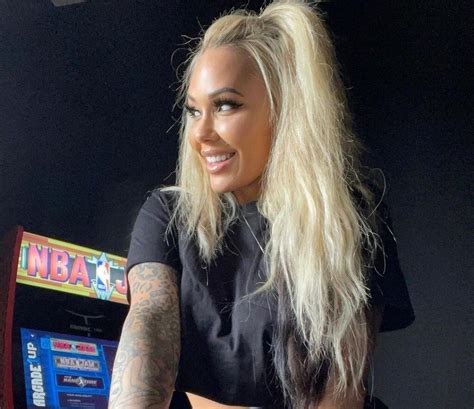 Bunnie xo story. Jelly Roll's wife Bunnie XO was living her best life at the 2024 CMT Music Awards. In a video taken just outside PEOPLE's photo booth, Bunnie was left starstruck after she came face-to-face with ... 