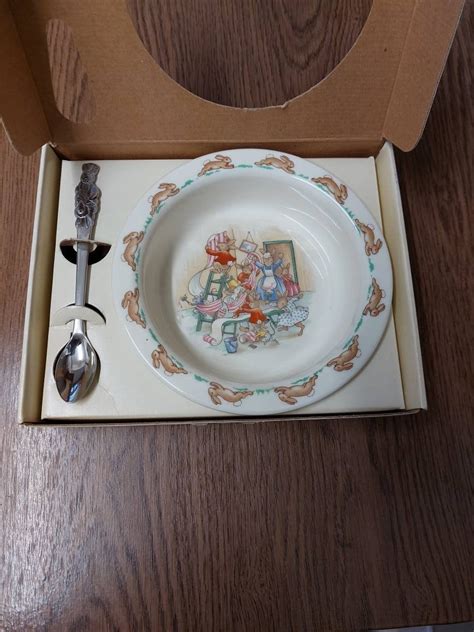 Bunnykins Nursery Set: Baby Plate and Feeding Spoon