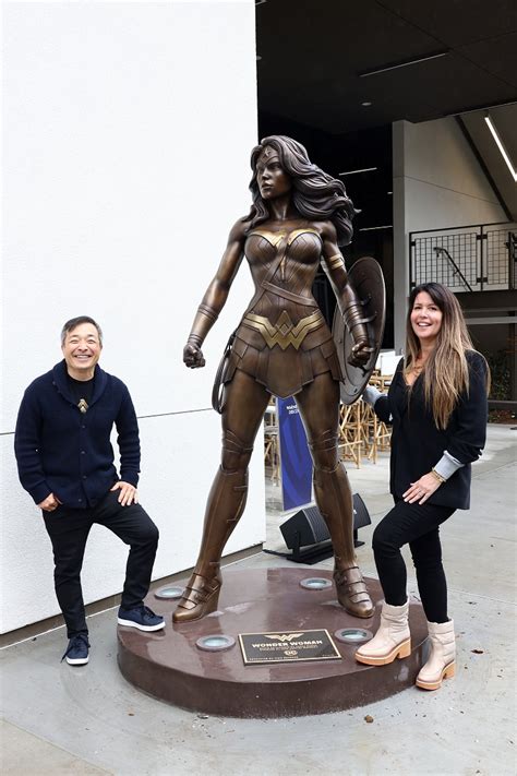 Burbank unveils bronze statue of Wonder Woman