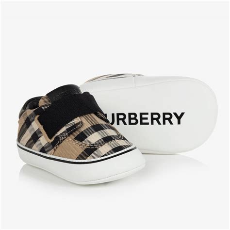 Burberry Infant Shoes: A Guide to the Ultimate Baby Accessory