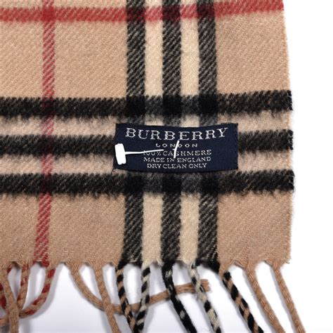 Burberry The Classic Check Lambswool Scarf for Women, Made in England …