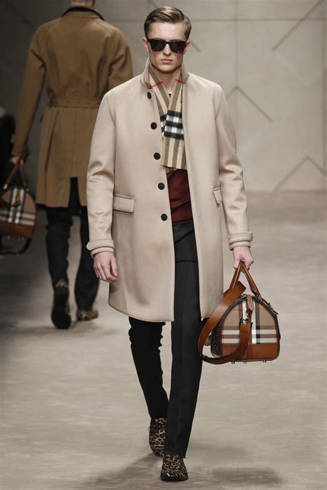 Burberry com. Shop Burberry.com official site. Discover trench coats, luxury clothing, leather bags, cashmere scarves and more. 