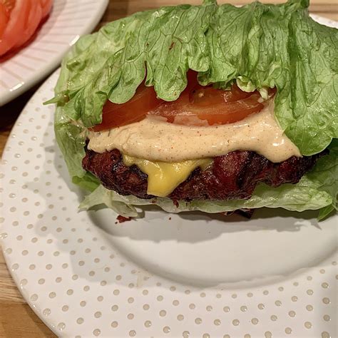 Burger lettuce. The bar and restaurant offers nine burgers, ranging from classics to a garlic patty melt and a spicy burger topped with grilled green chilies, jalapenos, pepper jack cheese and … 