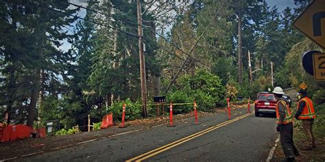 Burien power outage. Crews are investigating an outage that began at about noon on Saturday in Seattle’s Ballard neighborhood. About 2,200 customers were without power, but at 1:11 p.m., the utility said service had ... 