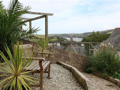 Burleigh Holiday Cottage in SALCOMBE, Devon