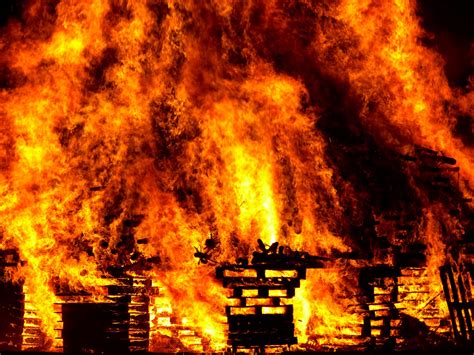 Burning house. In Houston, open burning is anything that is burned outside of an approved incinerator. If you do not have your bonfire, campfire, or other fire within a barbeque pit, … 