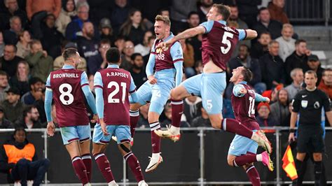 Burnley strikes late to beat Luton 2-1 and get its 1st Premier League win of the season