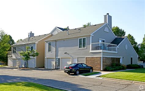 Burnsville townhomes for rent. Burnsville, MN apartment rent ranges. About 35% of apartment rents in Burnsville, MN range between $1,501-$2,000. Meanwhile, apartments priced over > $2,000 represent 6% of apartments. Around 58% of Burnsville’s apartments are in the $1,001-$1,500 price range. 1% of apartments are priced between $701-$1,000. 