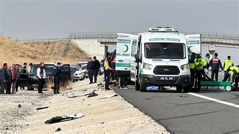 Bursa'da aracın patlayan lastiğini değiştiren kişilere otomobil çarptı: 1 ölü, 2 yaralıs