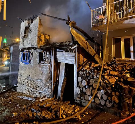 Bursa’da ahır yangını: 10 hayvan öldü