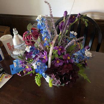 Burton Tyrrells Flowers in Plattsmouth, NE with Reviews - Yellow …