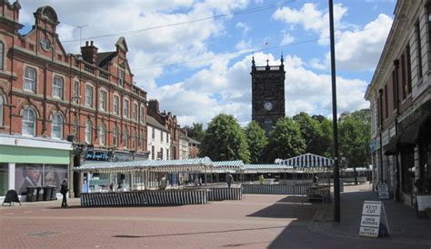 Burton and trent. Burton Market Hall first opened its doors in 1883 and is built on the location of an original fifteenth century hall. Since then, the Market Hall has become an integral part … 