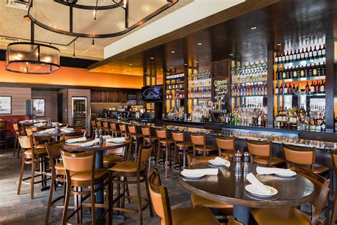 Burtons. Burtons Grill & Bar is a contemporary American restaurant in Boca Raton. We use premium ingredients to prepare every dish from scratch & thereâ s something on our menu for everyone, such as juicy burgers, bountiful salads, tender steaks, fresh seafood & 