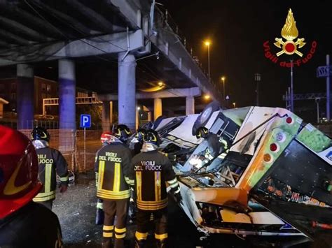 Bus crash near Venice, Italy, kills at least 21 people, including Ukrainian tourists