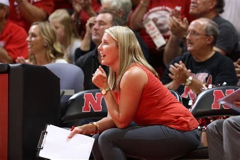 Two of her Louisville players — junior middle blocker Phekran Kong and senior opposite hitter Aiko Jones — spent the previous two minutes waxing poetic about what former Nebraska setter/libero Busboom Kelly means to them as a coach. Kong called her a “badass” twice — once for each national title Busboom Kelly won at Nebraska.. 