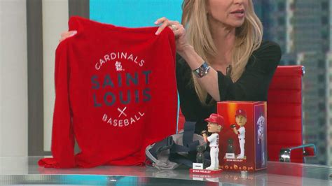 Busch Stadium give-away: Cardinals belt bag